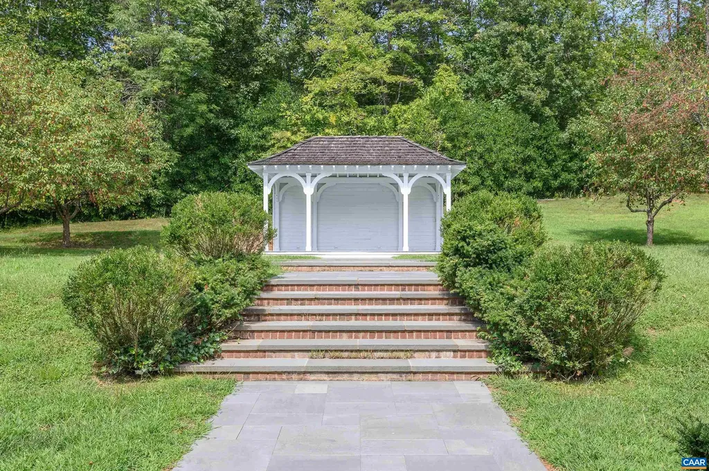 2405 Coopers Lane Charlottesville VA 22902