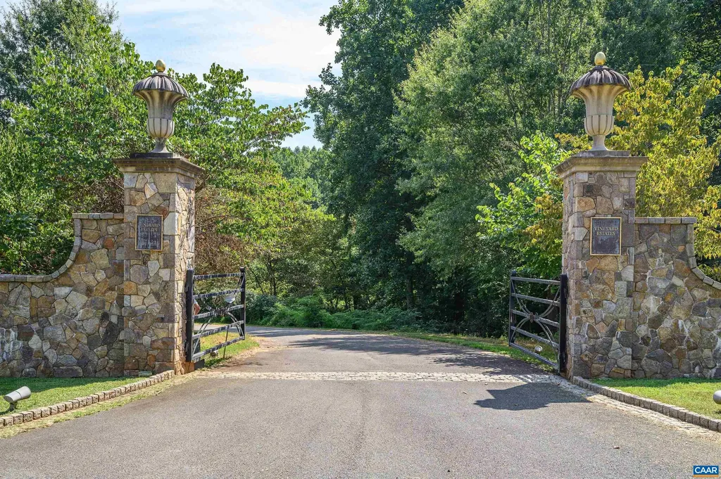 2405 Coopers Lane Charlottesville VA 22902