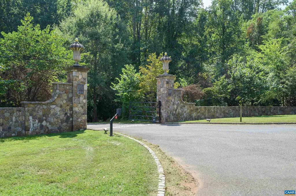 2405 Coopers Lane Charlottesville VA 22902