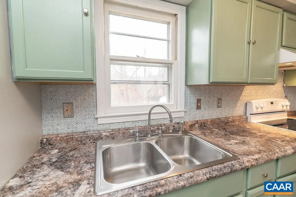 112 Pines Lane Shipman VA 22971