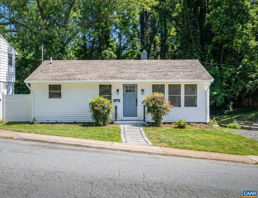 Charlottesville VA, 102 Baker Street N