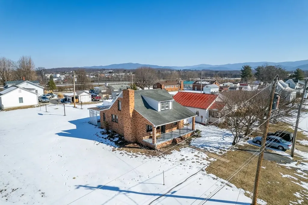 314 Spring Avenue W Elkton VA 22827