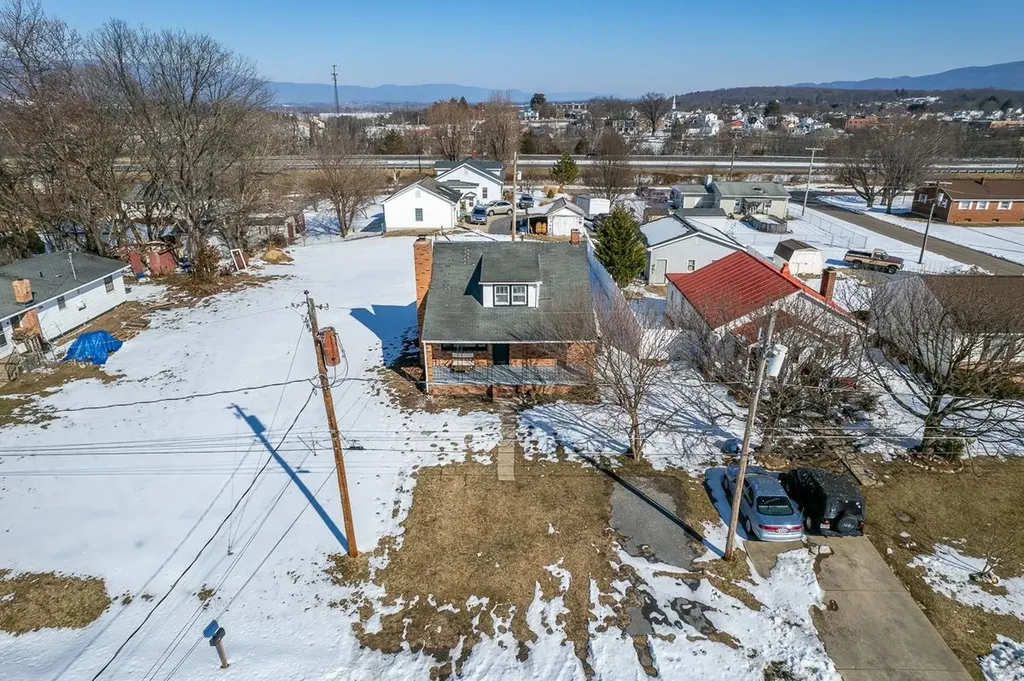 314 Spring Avenue W Elkton VA 22827