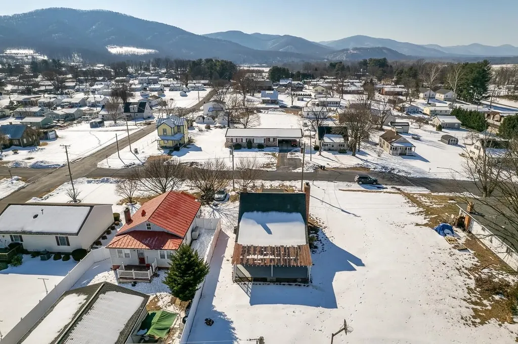 314 Spring Avenue W Elkton VA 22827