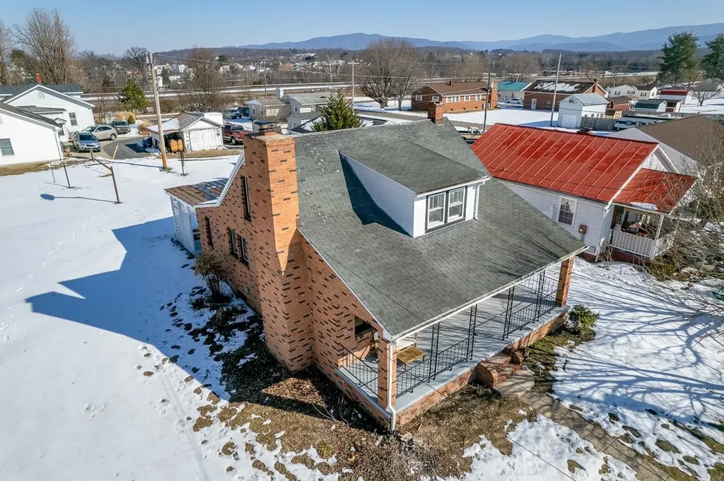 314 Spring Avenue W Elkton VA 22827