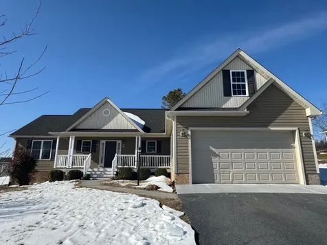 32 Riverhead Drive Staunton VA 24401