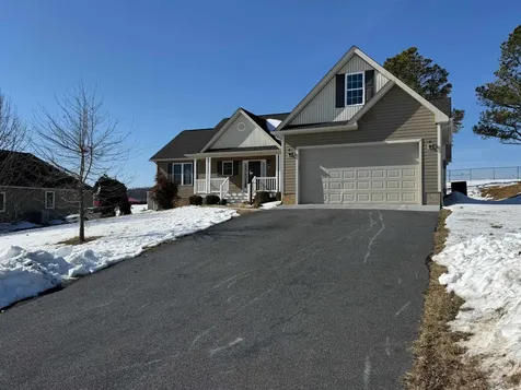 32 Riverhead Drive Staunton VA 24401