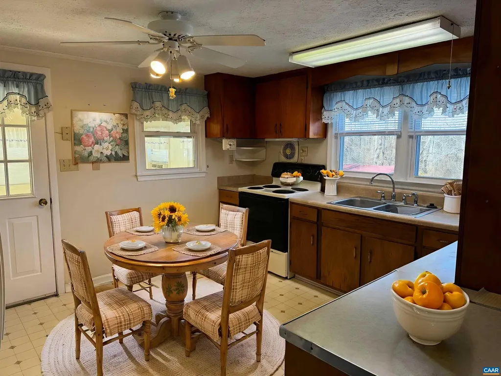 291 Arrow Head Lane Palmyra VA 22960