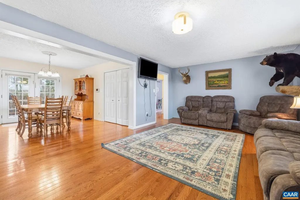 2325 Martin Kings Road Scottsville VA 24590