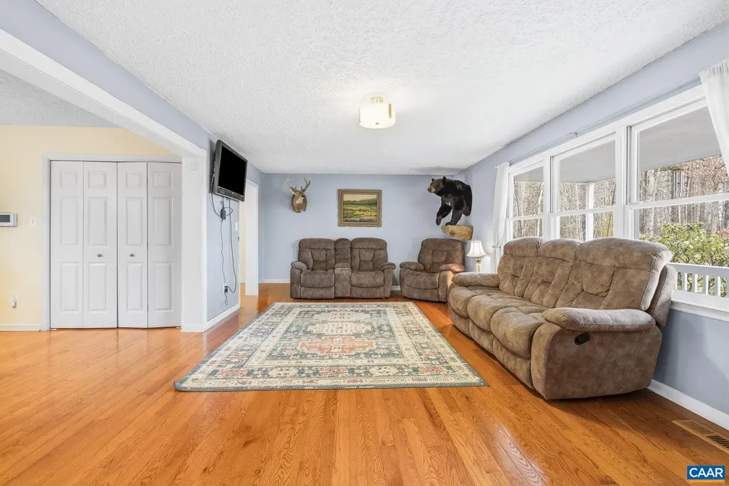 2325 Martin Kings Road Scottsville VA 24590