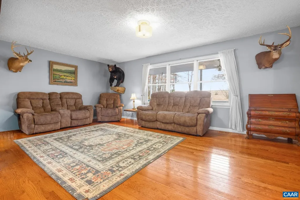 2325 Martin Kings Road Scottsville VA 24590