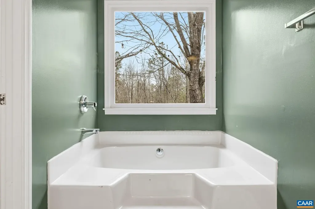 2325 Martin Kings Road Scottsville VA 24590