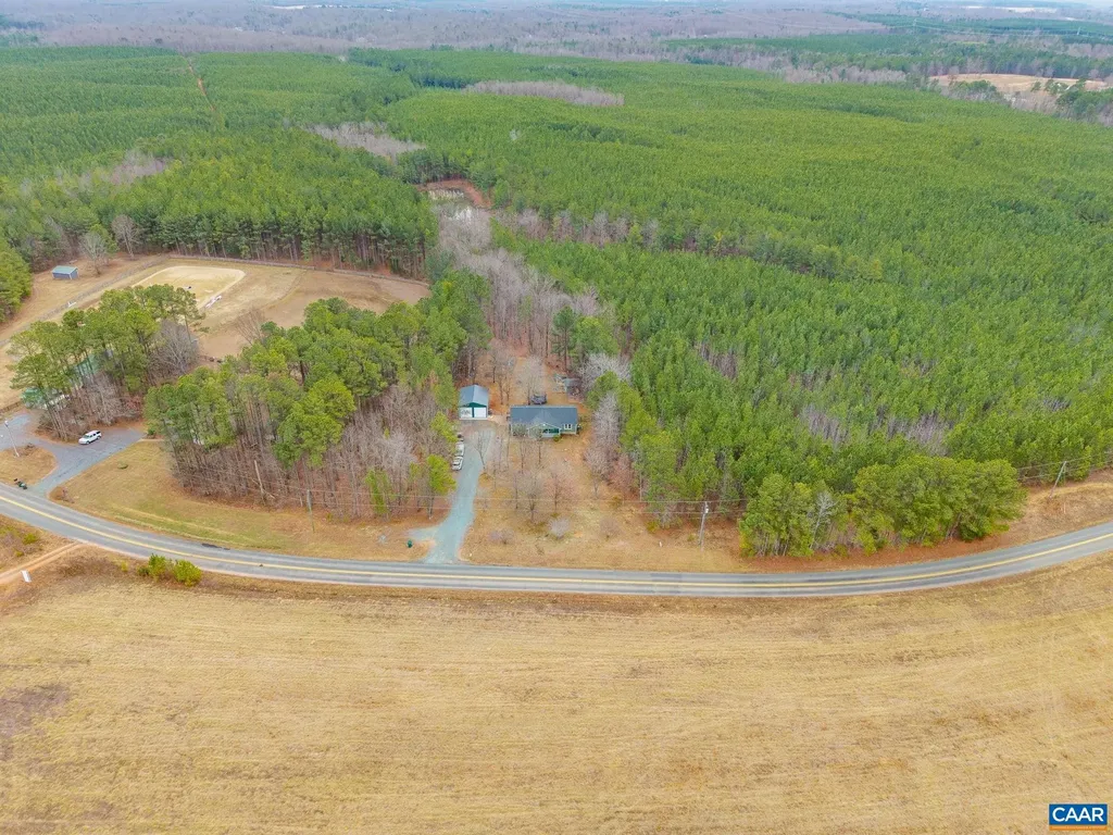 2325 Martin Kings Road Scottsville VA 24590