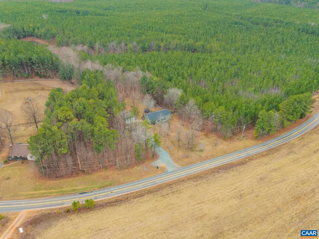 2325 Martin Kings Road Scottsville VA 24590