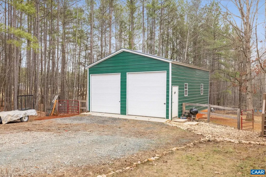 2325 Martin Kings Road Scottsville VA 24590