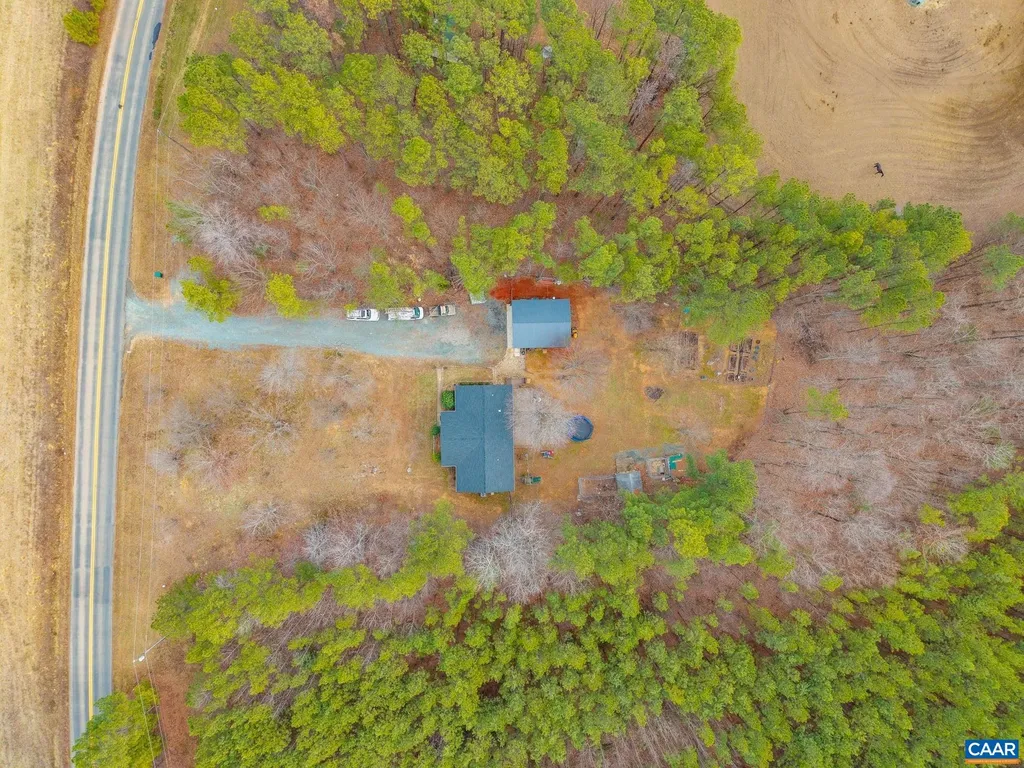 2325 Martin Kings Road Scottsville VA 24590