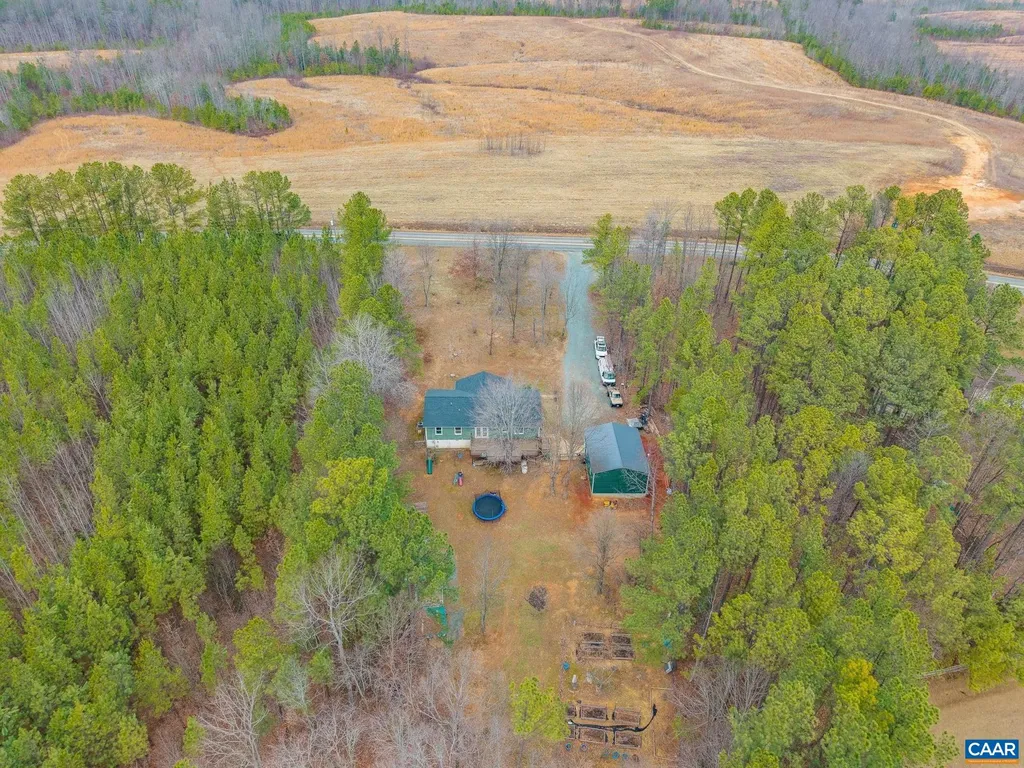 2325 Martin Kings Road Scottsville VA 24590