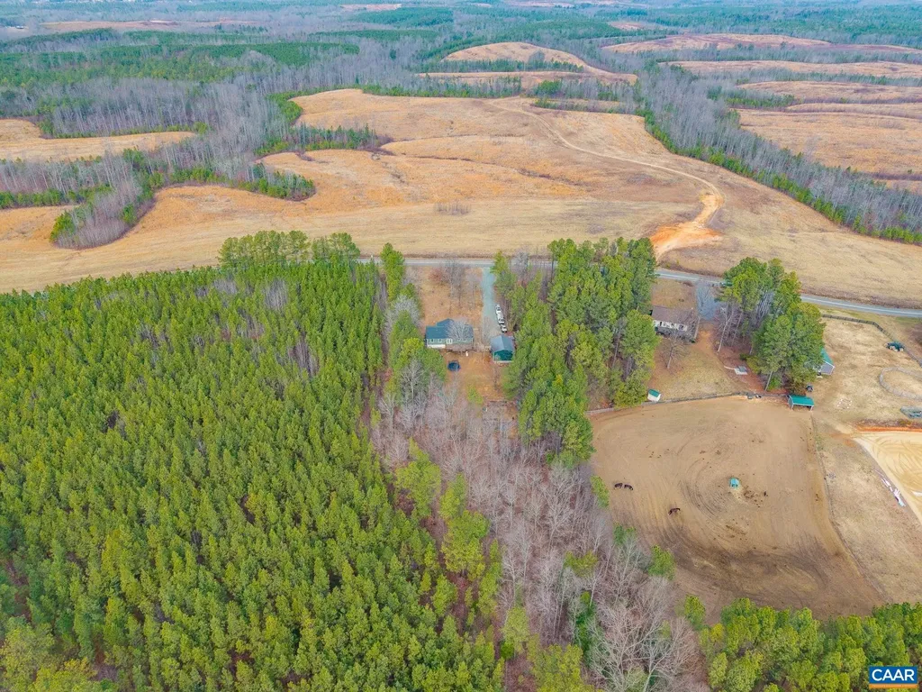 2325 Martin Kings Road Scottsville VA 24590