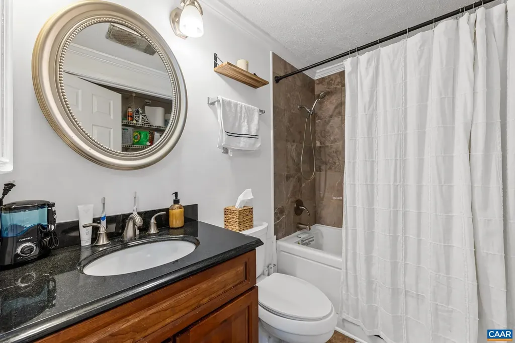 132 Pines Lane Shipman VA 22971