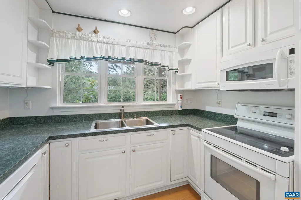 1 Windy Way Palmyra VA 22963