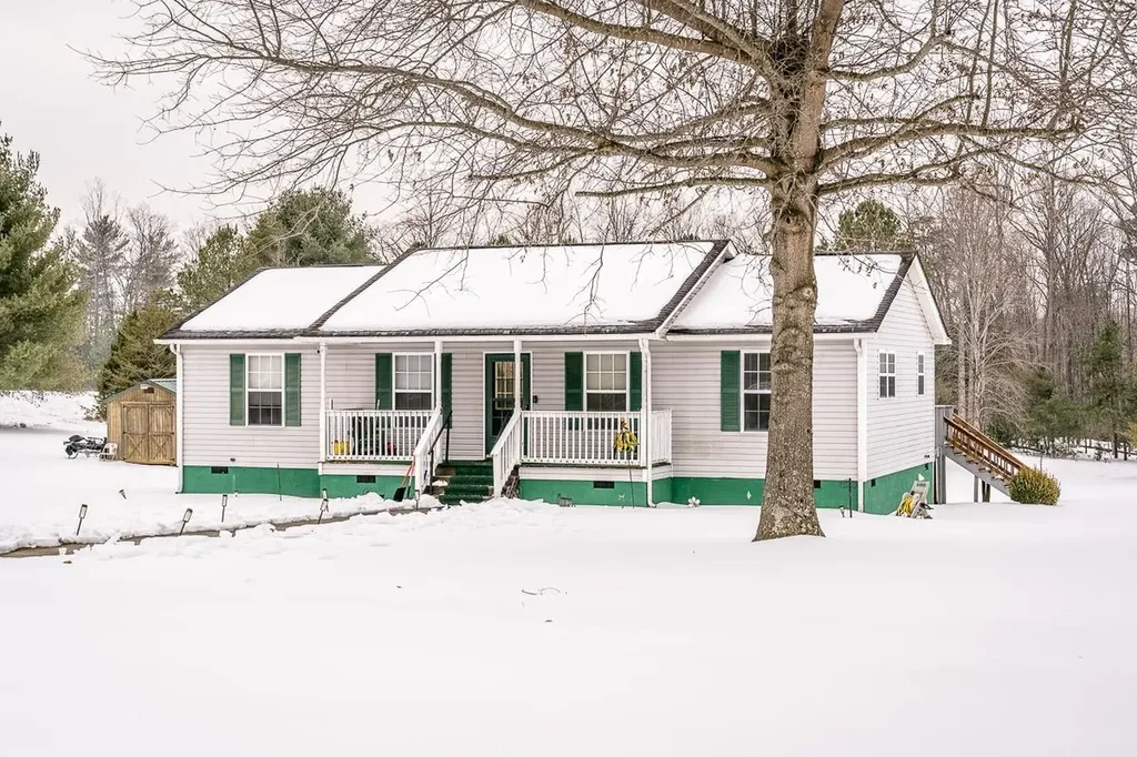 190 Martin Lane Palmyra VA 22963