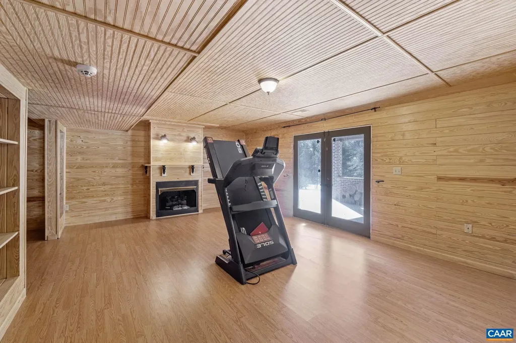3383 Marsden Point Keswick VA 22947