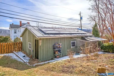 428 Maple Avenue Waynesboro VA 22980