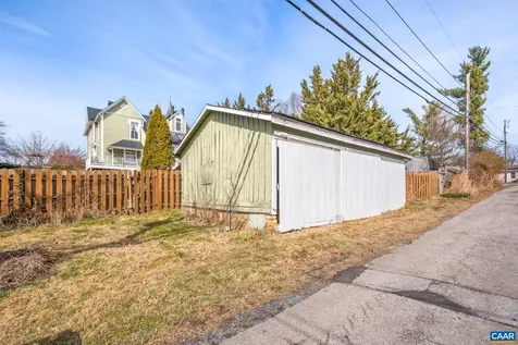 428 Maple Avenue Waynesboro VA 22980
