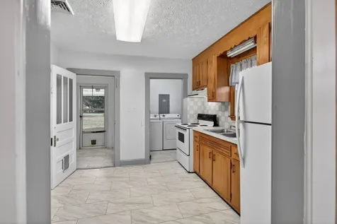 802 Cherry Avenue Grottoes VA 24441
