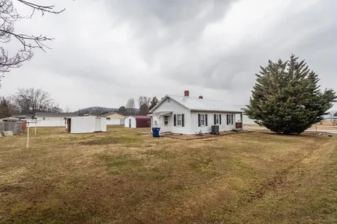 802 Cherry Avenue Grottoes VA 24441