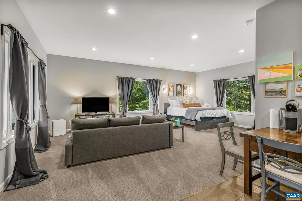 5498 Wyant Lane Charlottesville VA 22903