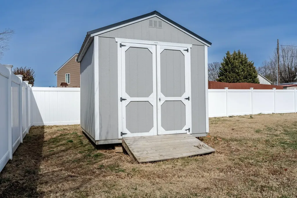 401 C Street W Elkton VA 22827