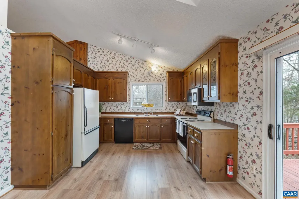 7 Englewood Drive Palmyra VA 22963