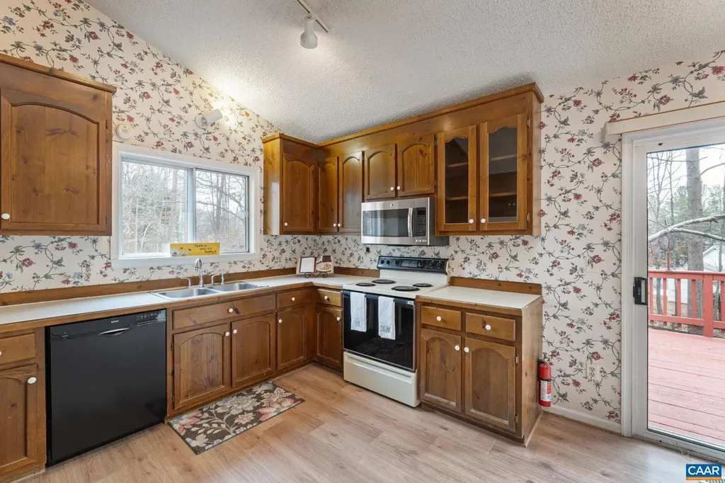 7 Englewood Drive Palmyra VA 22963