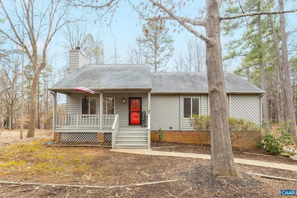 7 Englewood Drive Palmyra VA 22963