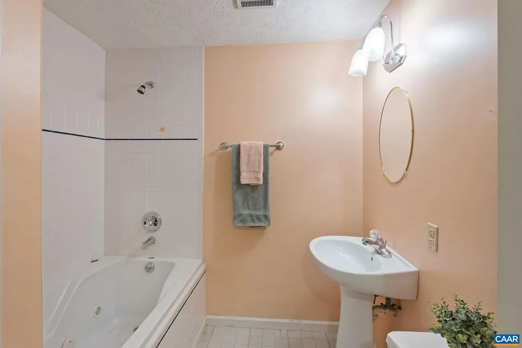 7 Englewood Drive Palmyra VA 22963