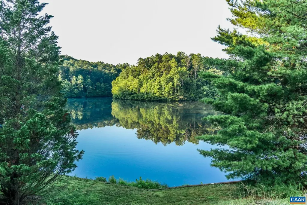 7 Englewood Drive Palmyra VA 22963