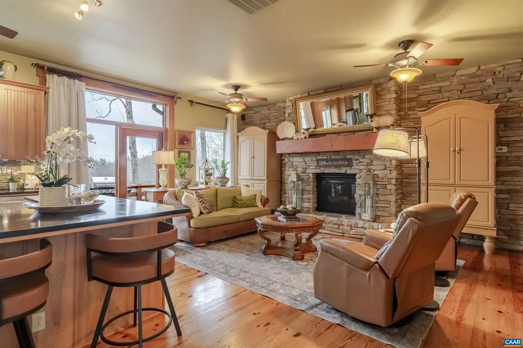 9225 Howardsville Turnpike Schuyler VA 22969