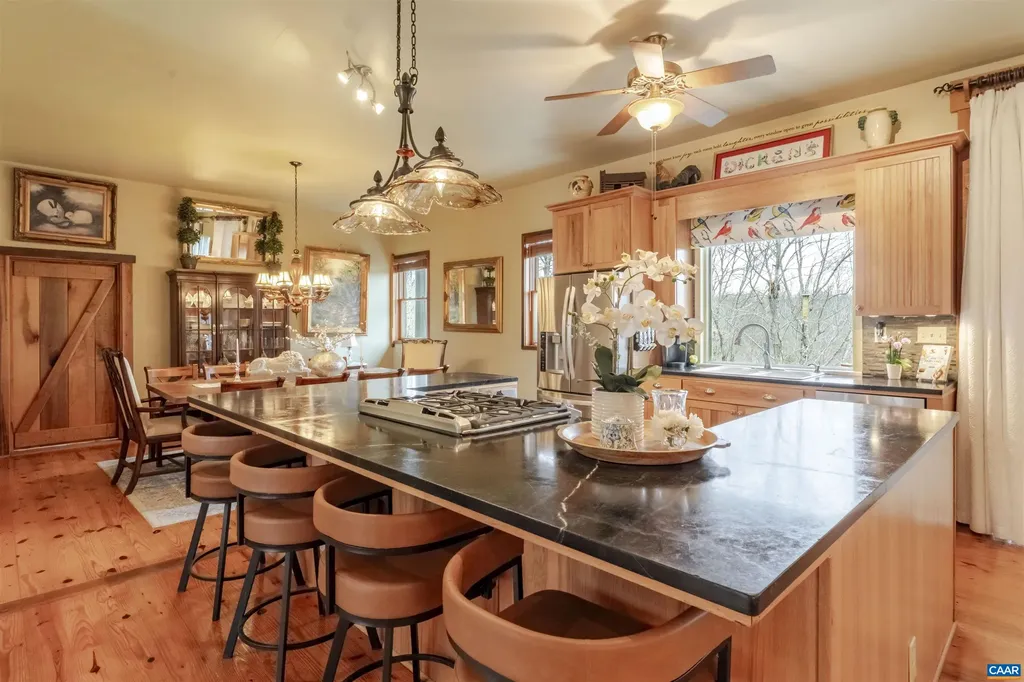 9225 Howardsville Turnpike Schuyler VA 22969