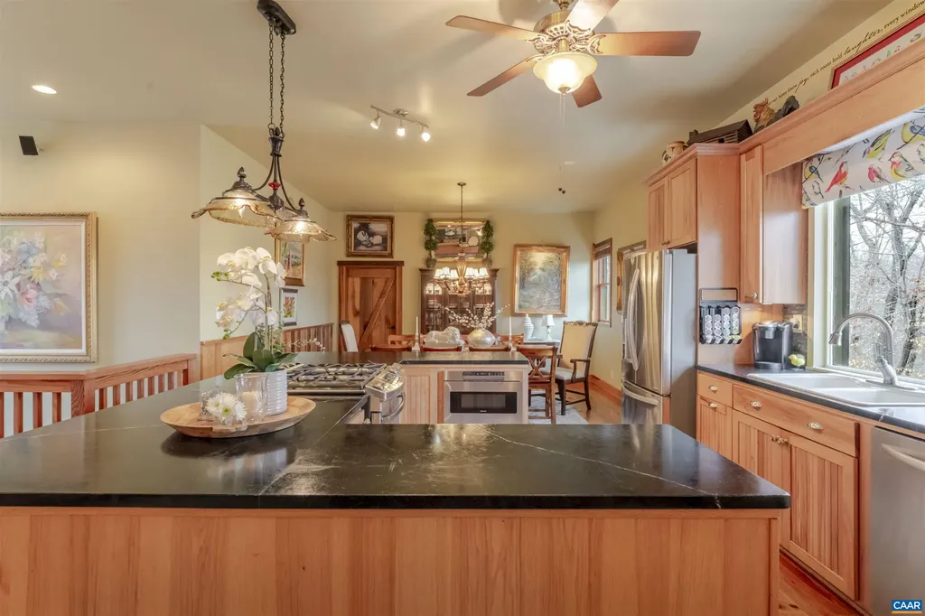 9225 Howardsville Turnpike Schuyler VA 22969