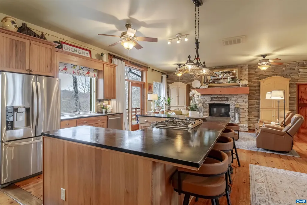 9225 Howardsville Turnpike Schuyler VA 22969