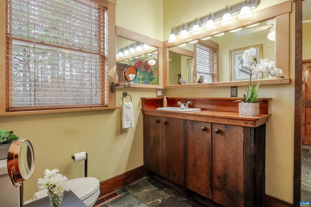 9225 Howardsville Turnpike Schuyler VA 22969