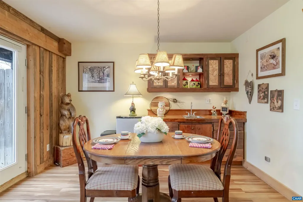 9225 Howardsville Turnpike Schuyler VA 22969