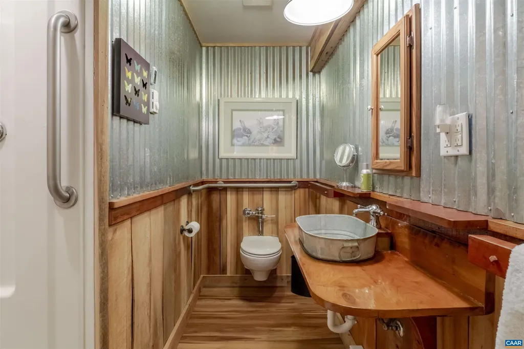 9225 Howardsville Turnpike Schuyler VA 22969