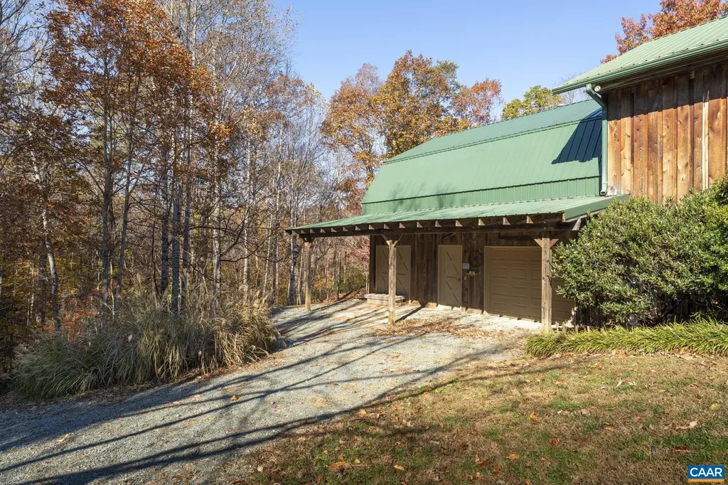 9225 Howardsville Turnpike Schuyler VA 22969