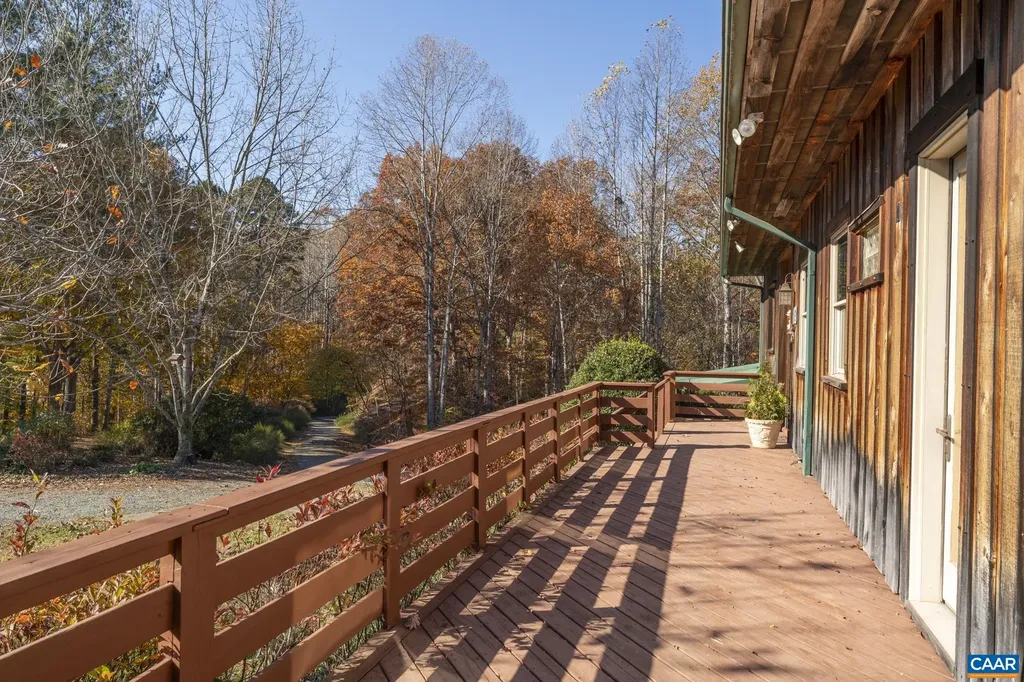 9225 Howardsville Turnpike Schuyler VA 22969