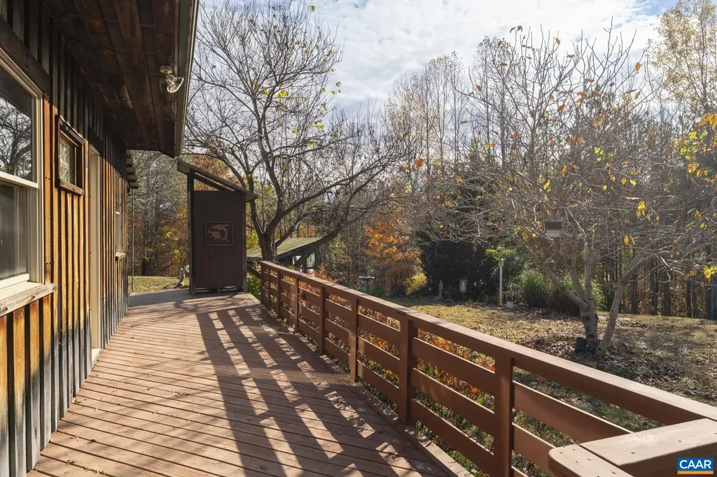 9225 Howardsville Turnpike Schuyler VA 22969