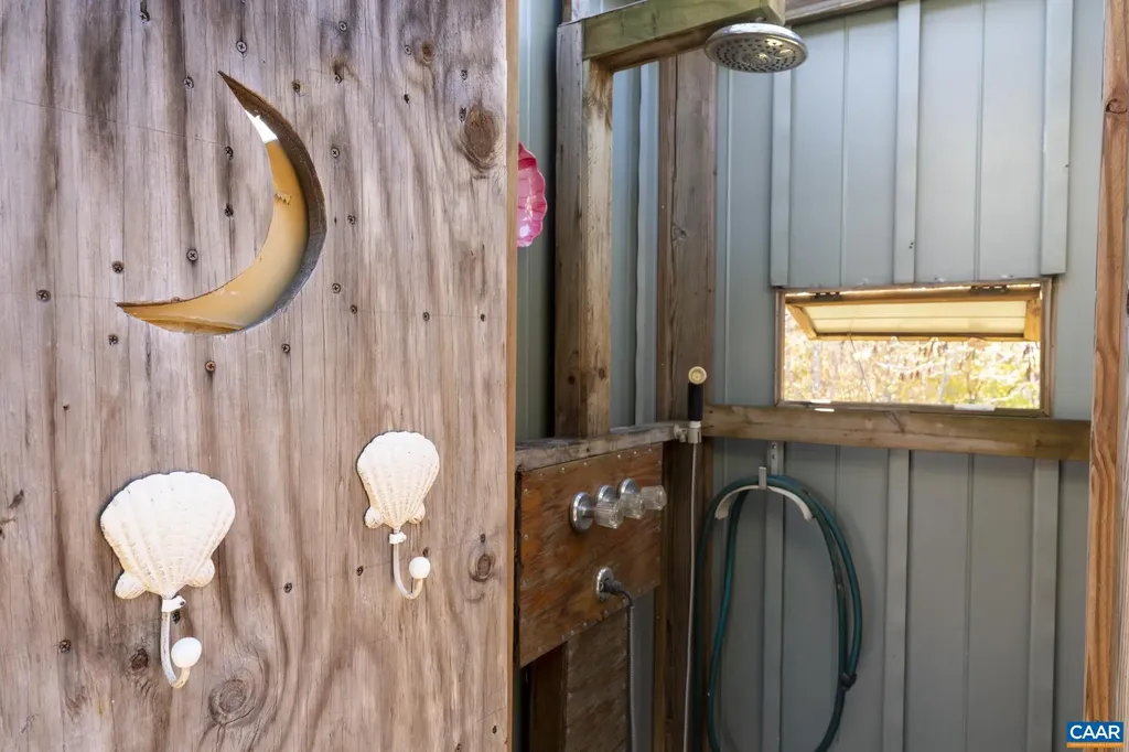 9225 Howardsville Turnpike Schuyler VA 22969