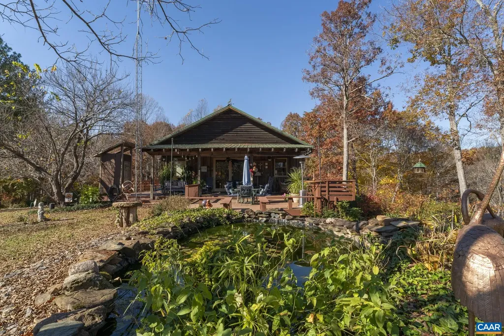 9225 Howardsville Turnpike Schuyler VA 22969