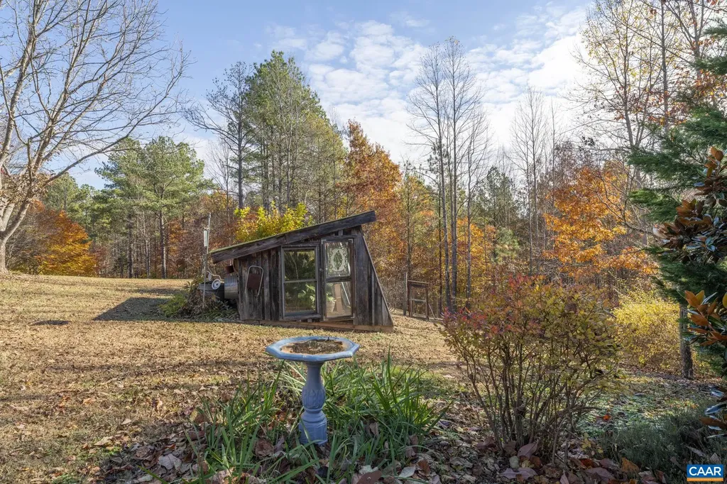 9225 Howardsville Turnpike Schuyler VA 22969